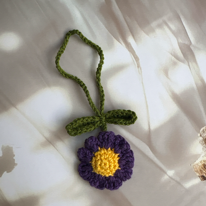 Daisy Bag Charm (small)